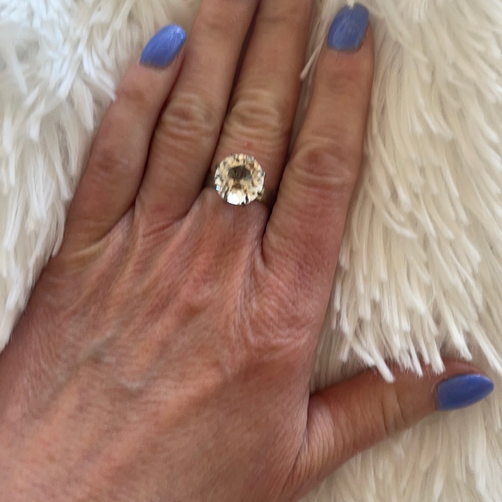 Ring not real diamond, faux, See photos for measurements size 6